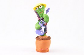 Cactus bailarin con guitarra (1).jpg